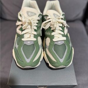 Gradeschool New Balance 9060 size 3.5 Brand New In Box